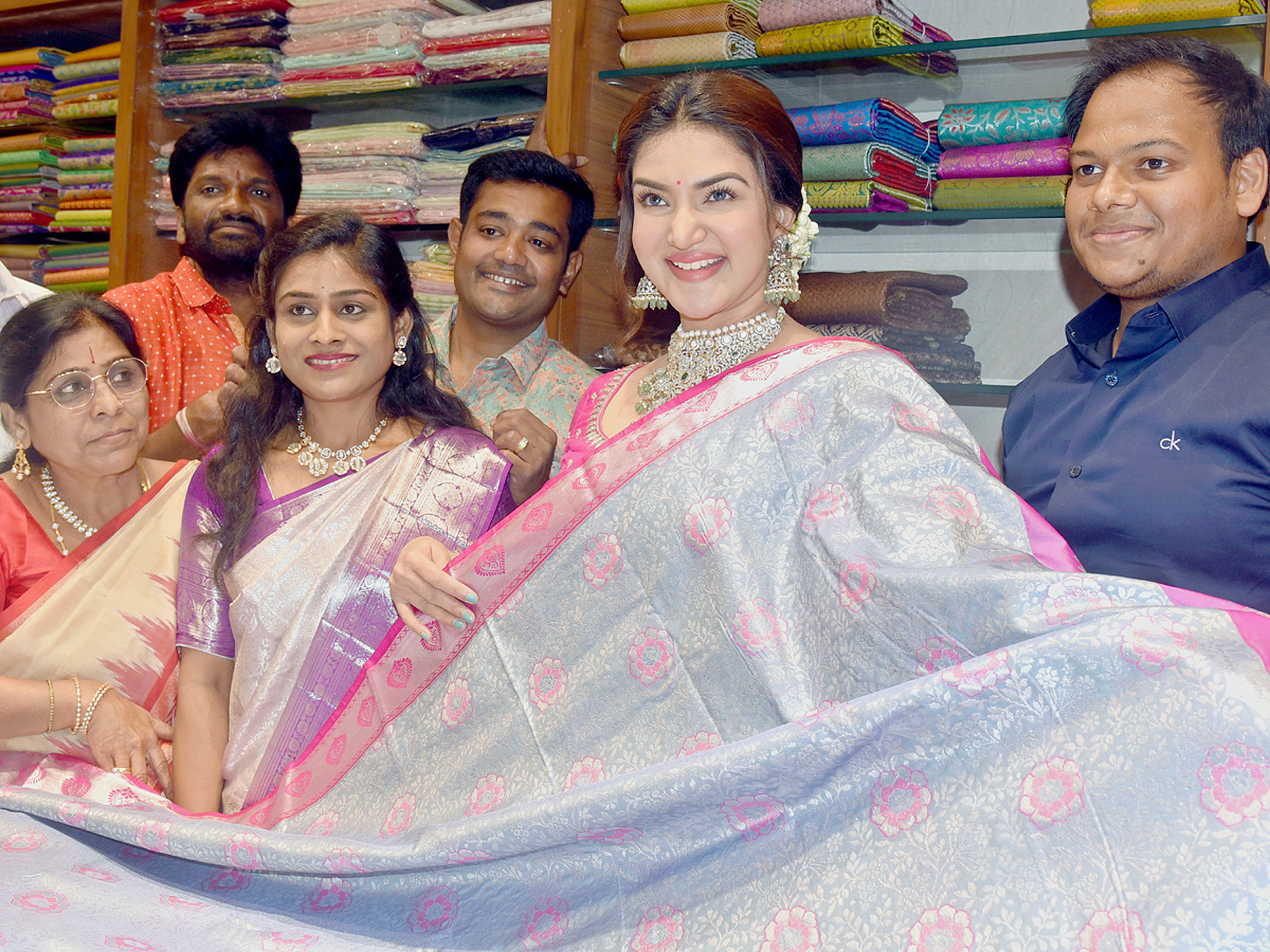 Honey Rose Shop opening in Warangal Photos - Sakshi6