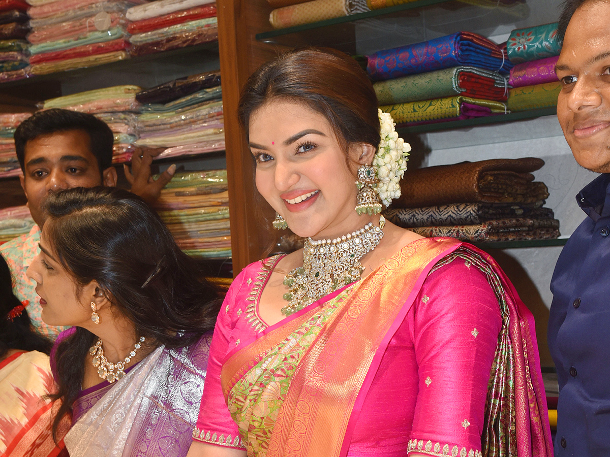 Honey Rose Shop opening in Warangal Photos - Sakshi7