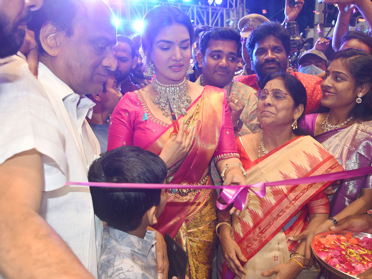Honey Rose Shop opening in Warangal Photos - Sakshi10