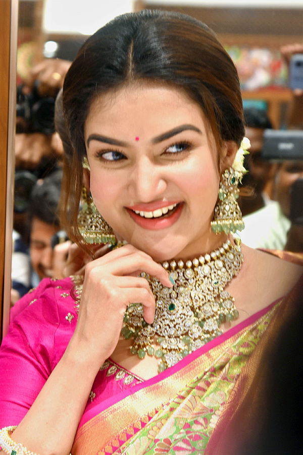 Honey Rose Shop opening in Warangal Photos - Sakshi15