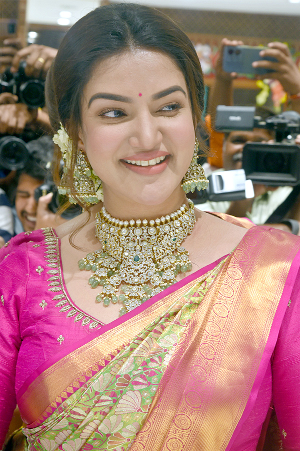 Honey Rose Shop opening in Warangal Photos - Sakshi16