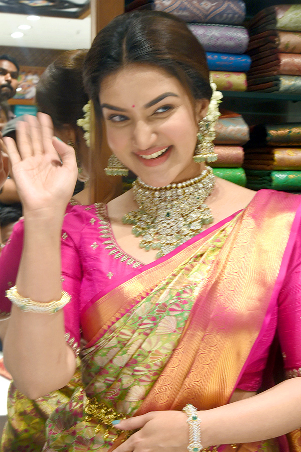 Honey Rose Shop opening in Warangal Photos - Sakshi18