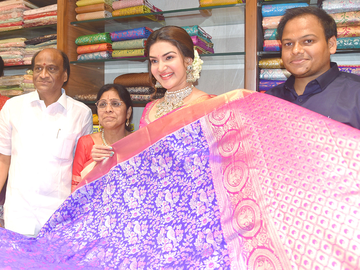 Honey Rose Shop opening in Warangal Photos - Sakshi3