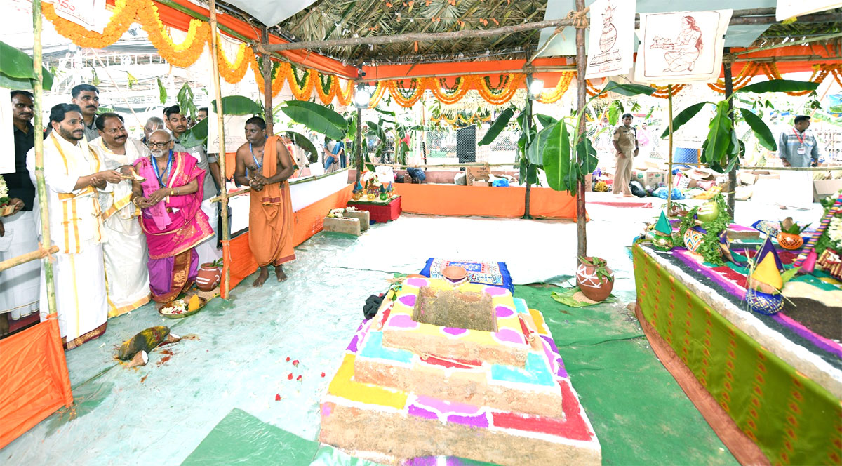 CM YS Jagan Participates Sri Lakshmi Maha Yagnam Vijayawada - Sakshi15