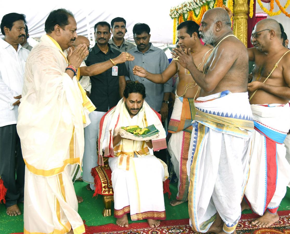 CM YS Jagan Participates Sri Lakshmi Maha Yagnam Vijayawada - Sakshi2