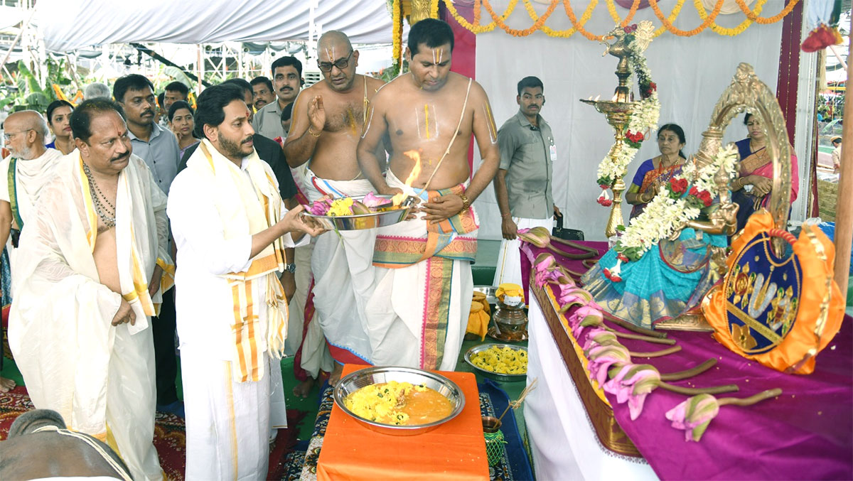 CM YS Jagan Participates Sri Lakshmi Maha Yagnam Vijayawada - Sakshi32