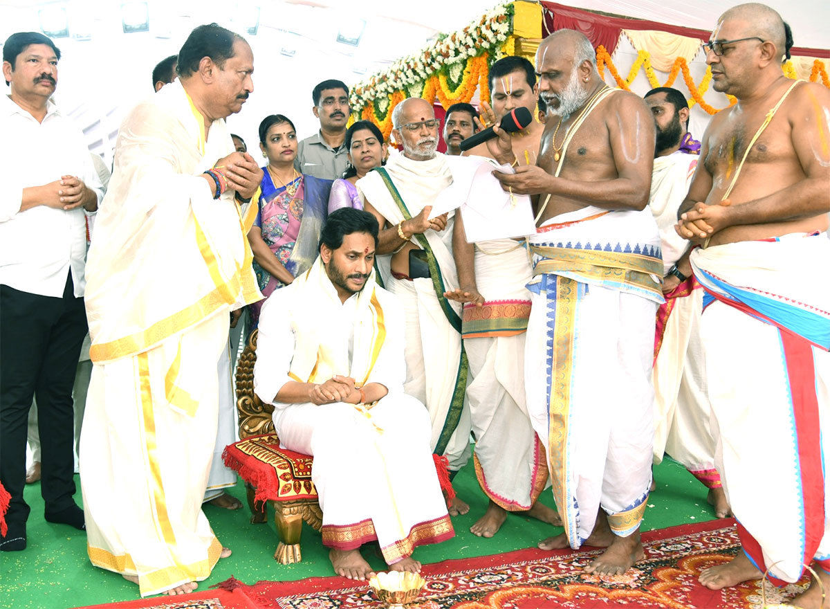 CM YS Jagan Participates Sri Lakshmi Maha Yagnam Vijayawada - Sakshi42