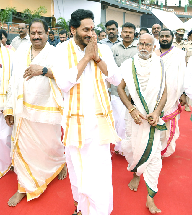 CM YS Jagan Participates Sri Lakshmi Maha Yagnam Vijayawada - Sakshi5