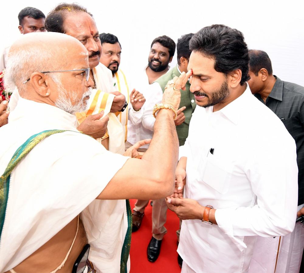 CM YS Jagan Participates Sri Lakshmi Maha Yagnam Vijayawada - Sakshi6