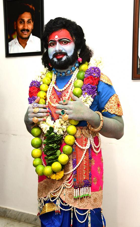 Tiurpati MP Gurumurthy Allu Arjun Getup in Gangamma Jathara - Sakshi4