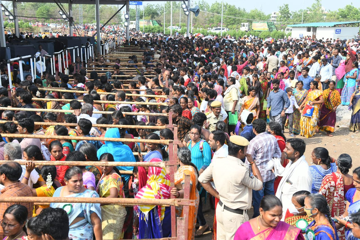 Huge Crowd At CM Jagan Amaravati Land Distribution Meeting Photos - Sakshi34