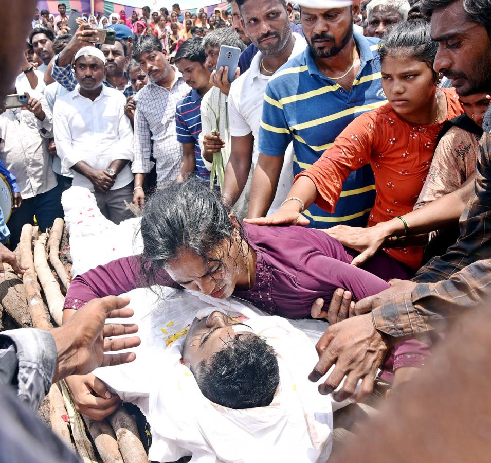 State funeral For Martyred Army Jawan In Karimnagar - Sakshi5