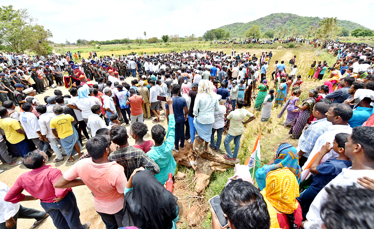 State funeral For Martyred Army Jawan In Karimnagar - Sakshi9