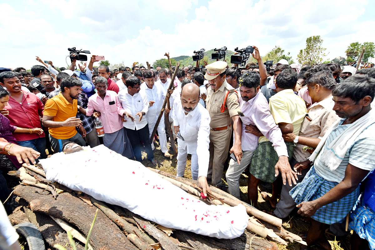 State funeral For Martyred Army Jawan In Karimnagar - Sakshi11