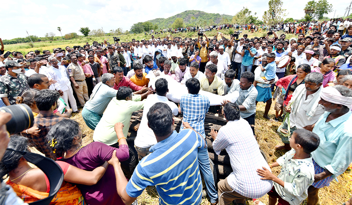 State funeral For Martyred Army Jawan In Karimnagar - Sakshi12