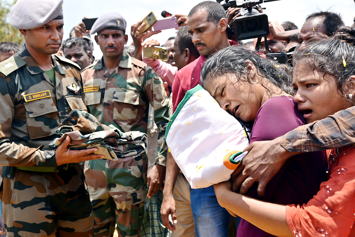 State funeral For Martyred Army Jawan In Karimnagar - Sakshi22