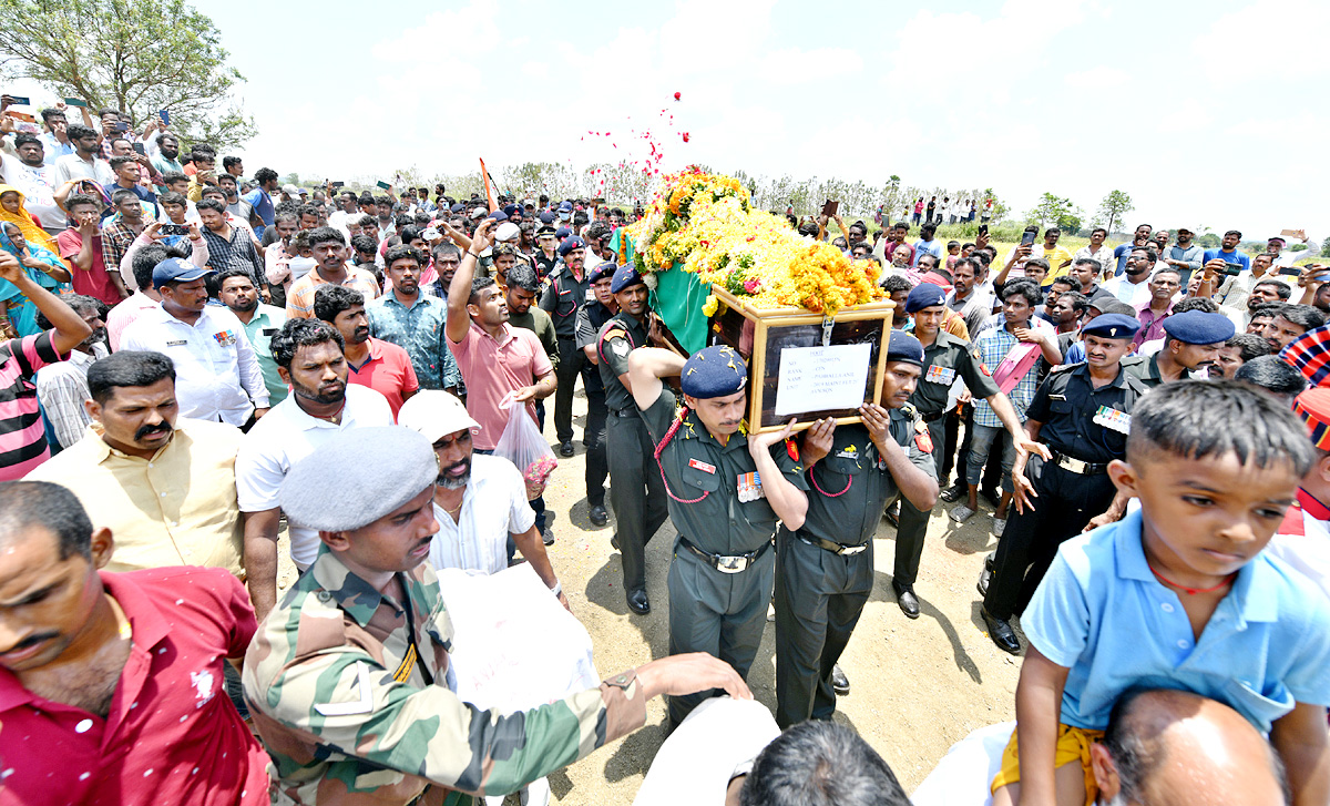 State funeral For Martyred Army Jawan In Karimnagar - Sakshi26
