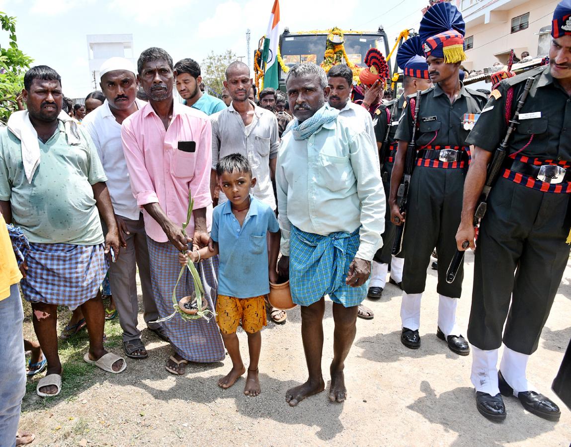 State funeral For Martyred Army Jawan In Karimnagar - Sakshi27