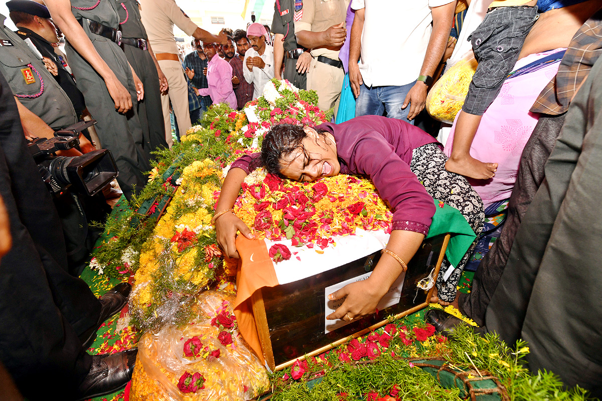 State funeral For Martyred Army Jawan In Karimnagar - Sakshi30