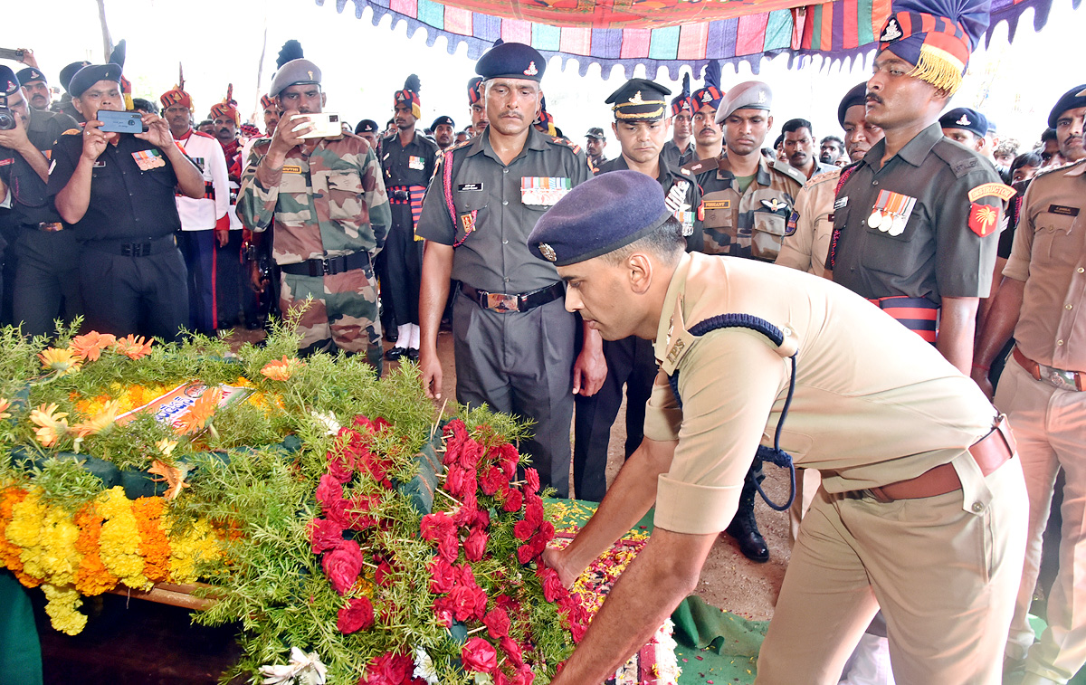 State funeral For Martyred Army Jawan In Karimnagar - Sakshi31