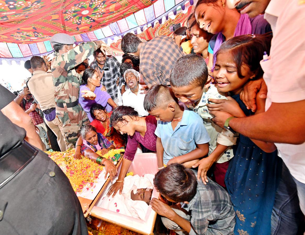 State funeral For Martyred Army Jawan In Karimnagar - Sakshi32
