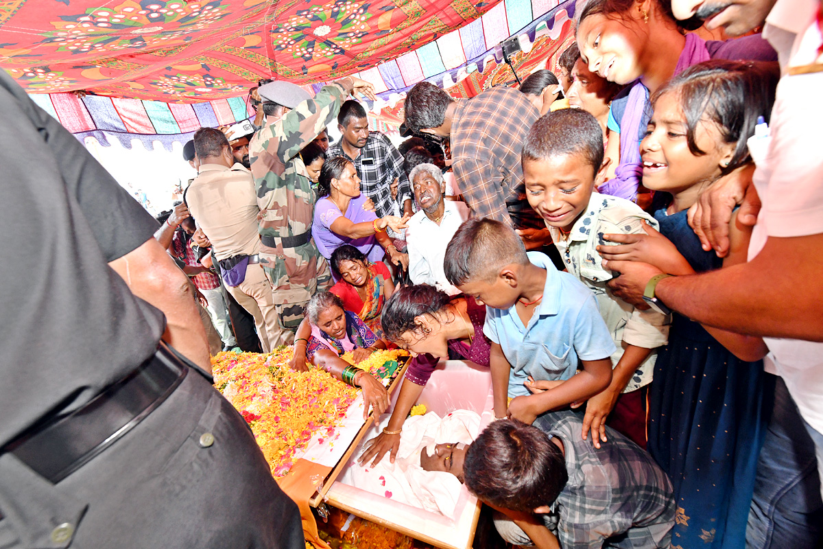 State funeral For Martyred Army Jawan In Karimnagar - Sakshi33