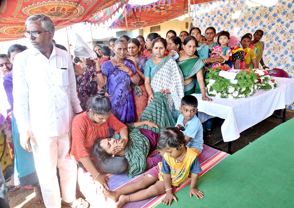 State funeral For Martyred Army Jawan In Karimnagar - Sakshi37