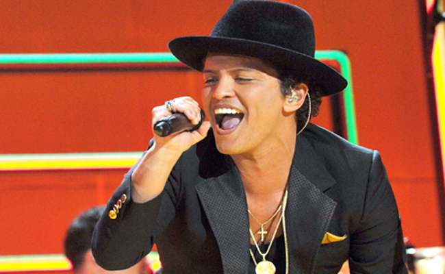 Top 10 Greatest Pop Singers Of All Time - Sakshi4