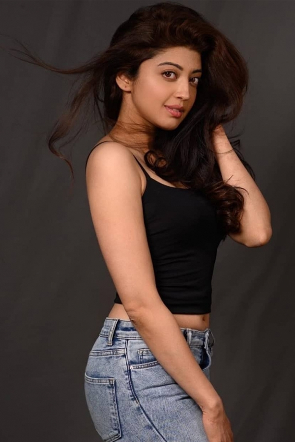 Indian Actress Pranitha Subhash Latest HD Photo Gallery - Sakshi15
