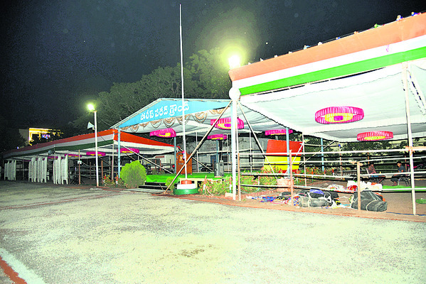 పోలీస్ పరేడ్ గ్రౌండ్లో ఏర్పాట్లు2