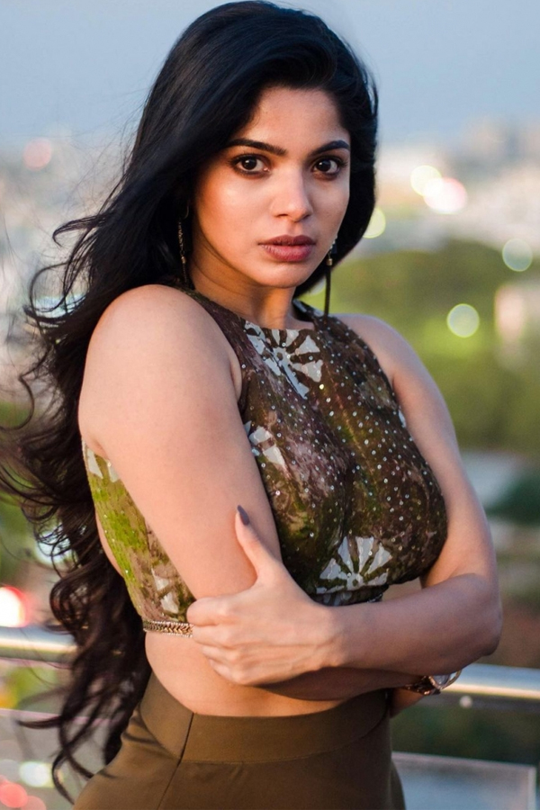 Bachelor Movie Heroine Divya Bharathi HD Photo Gallery - Sakshi17