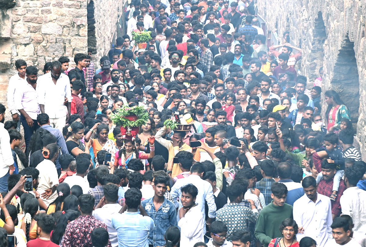 talwar shiva golconda bonalu 2023 - Sakshi13