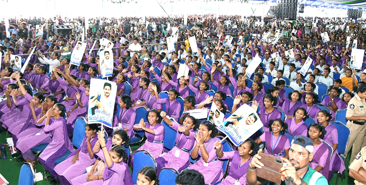 Children Special Thanks YS Jagan At Kurupam Amma vodi Photos - Sakshi5