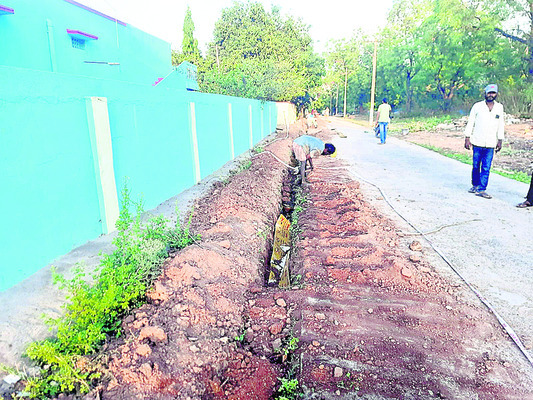 గౌతమినగర్లో నిర్మిస్తున్న పైపులైన్1