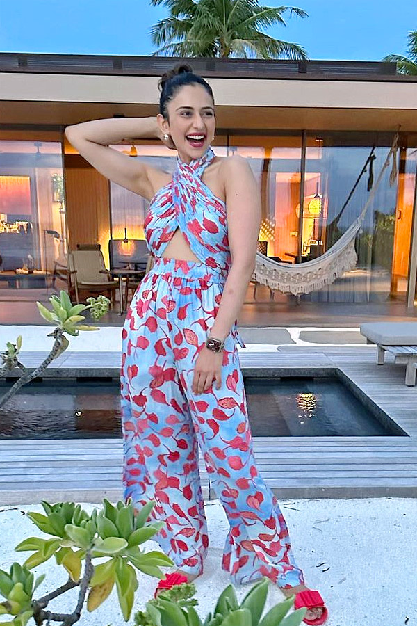 Rakul Preet Singhs Maldives vacation Photos - Sakshi5