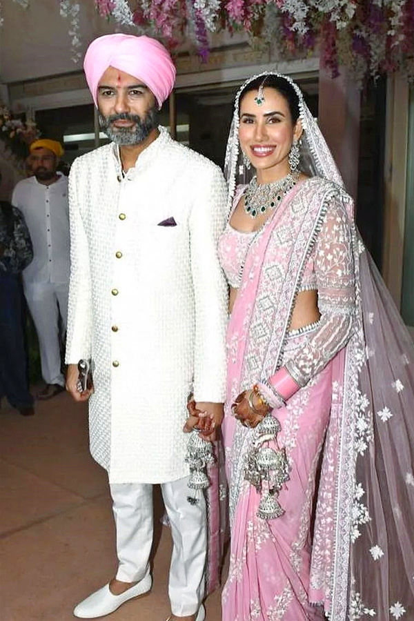 Pyaar Ka Punchnama Actor Sonnalli Seygalls Wedding Photos - Sakshi2