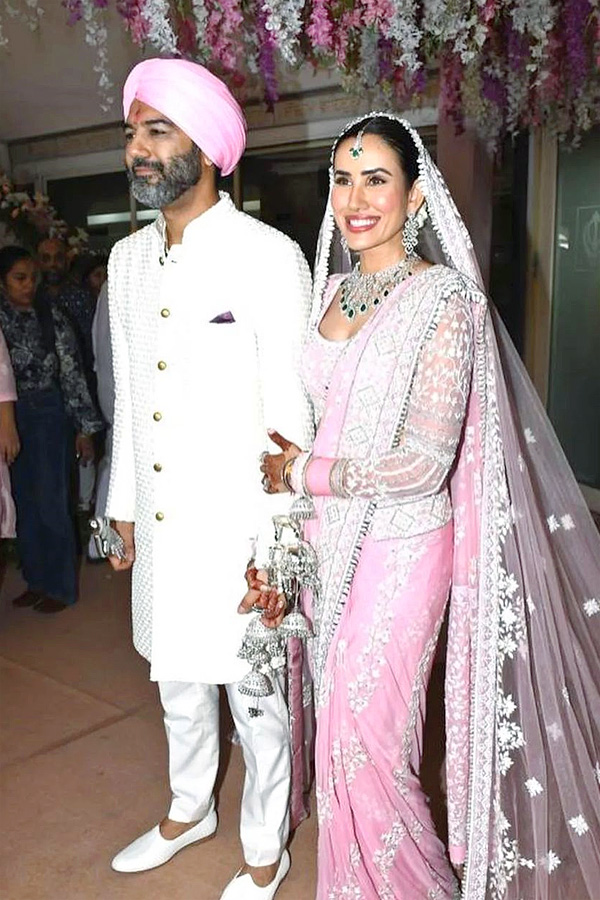 Pyaar Ka Punchnama Actor Sonnalli Seygalls Wedding Photos - Sakshi3