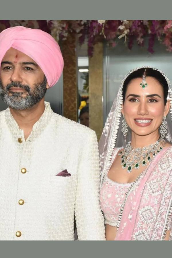 Pyaar Ka Punchnama Actor Sonnalli Seygalls Wedding Photos - Sakshi4