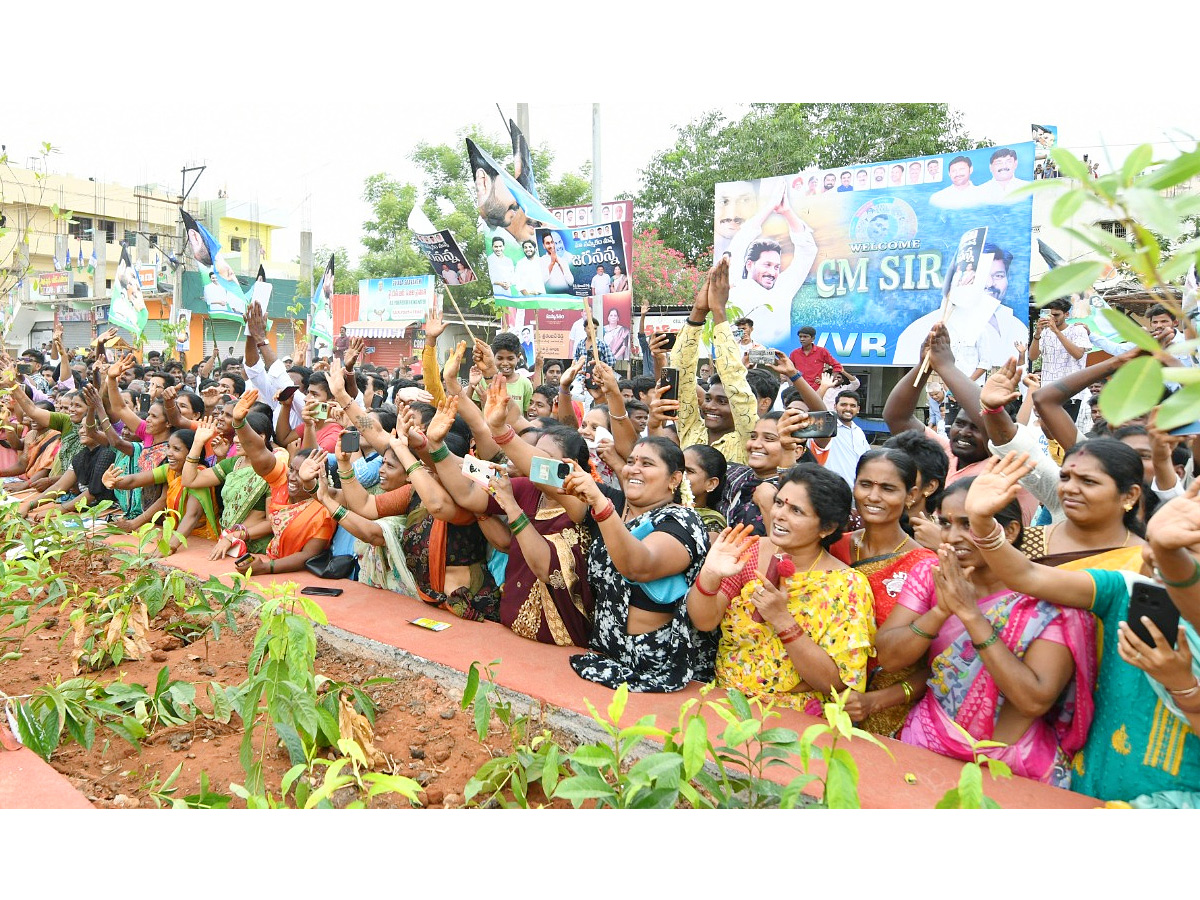 CM YS Jagan Inaugurates Al Dixon Unit At Kopparthi Photos - Sakshi23