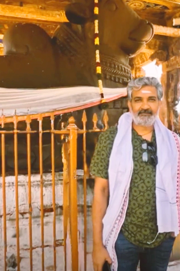 SS Rajamouli Family Goes On Temple Tour Across Tamil Nadu Photos - Sakshi4