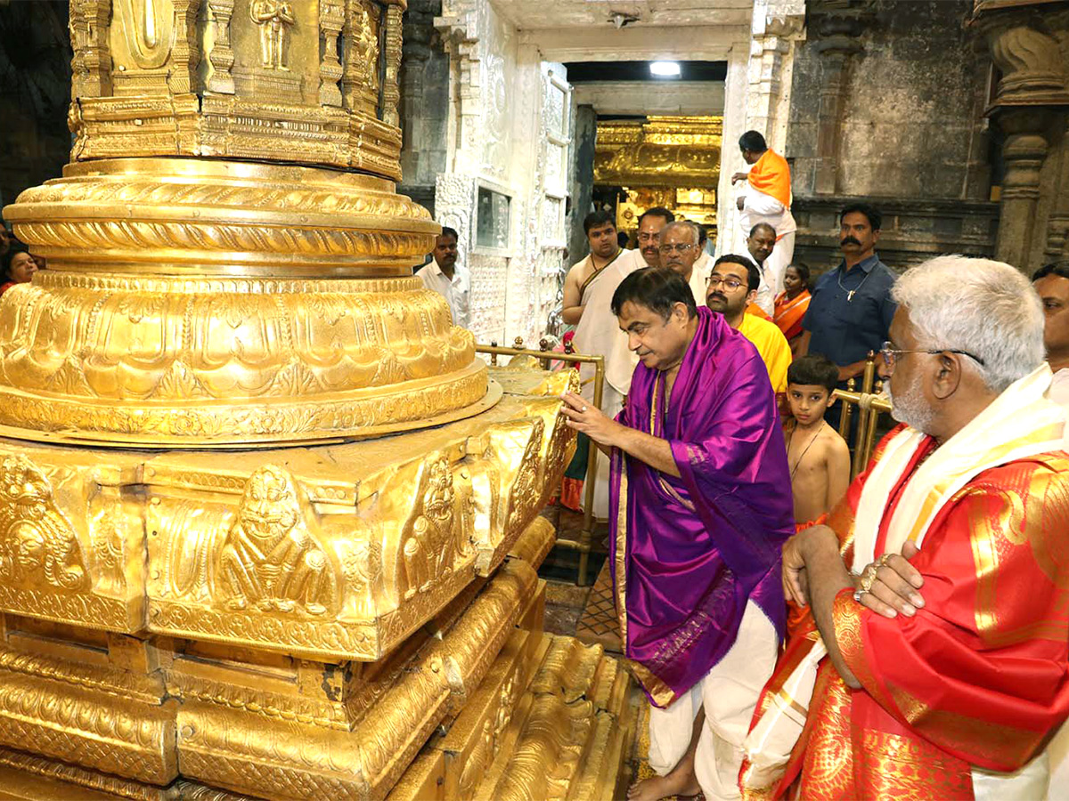 Union Minister Nitin Gadkari at Tirumala Pics - Sakshi2