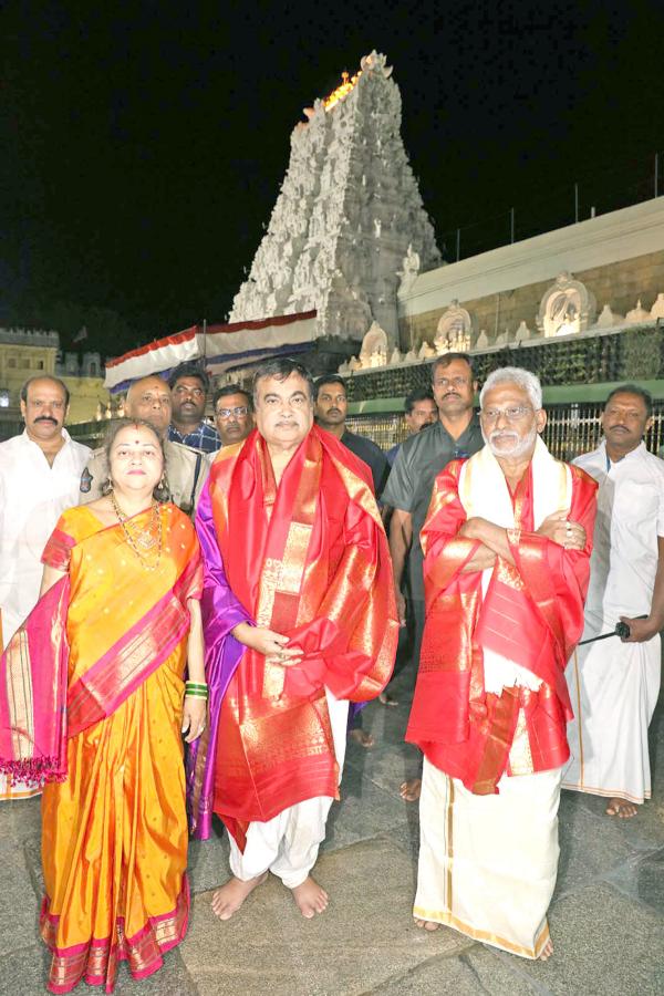 Union Minister Nitin Gadkari at Tirumala Pics - Sakshi6