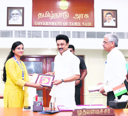 సివిల్ సర్వీసుకు ఎంపికై న అభ్యర్థికి సీఎం స్టాలిన్ సత్కారం 3