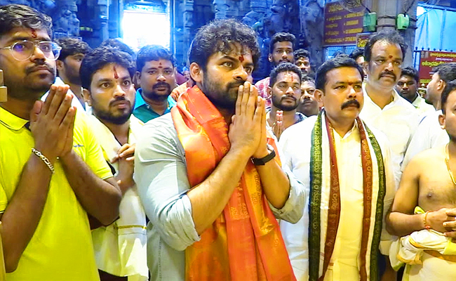 Sai Dharam Tej Visited Srikalahasti Temple Photos - Sakshi11