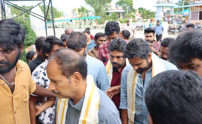 Sai Dharam Tej Visited Srikalahasti Temple Photos - Sakshi8