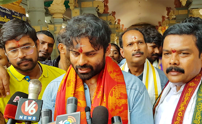 Sai Dharam Tej Visited Srikalahasti Temple Photos - Sakshi10
