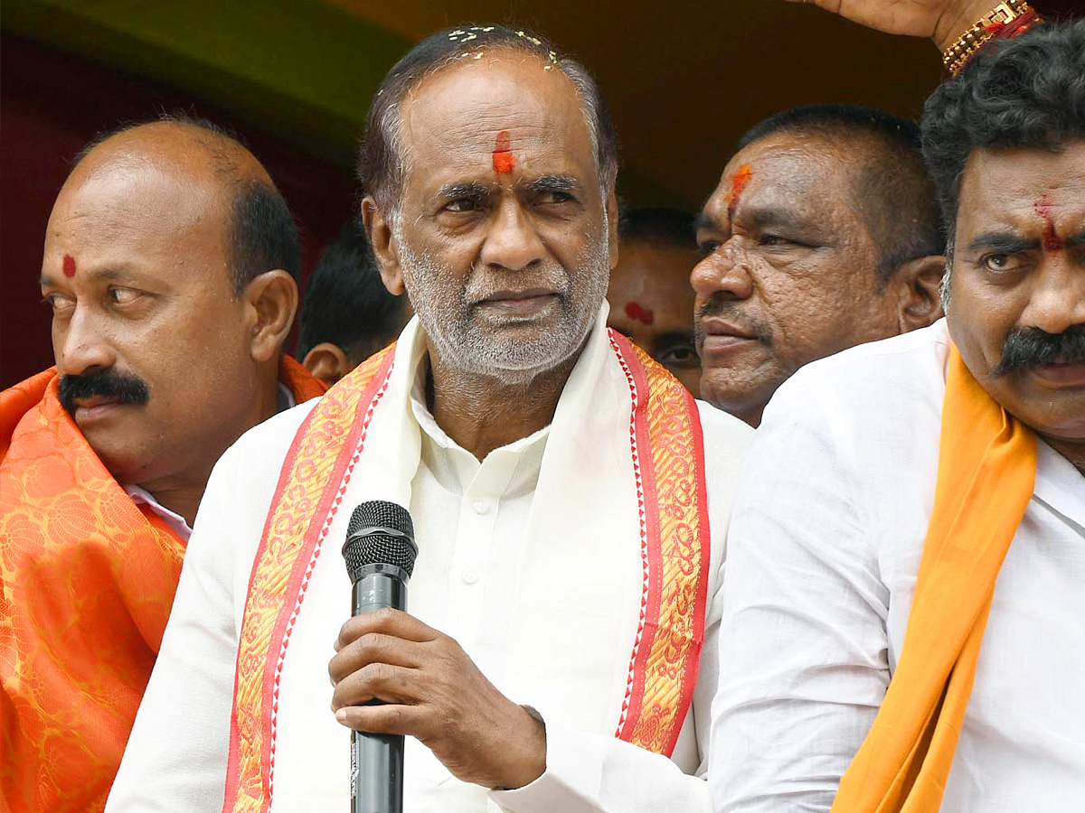 Political Leaders And Celebrities At Laldarwaza Bonalu 2023 Photos - Sakshi11