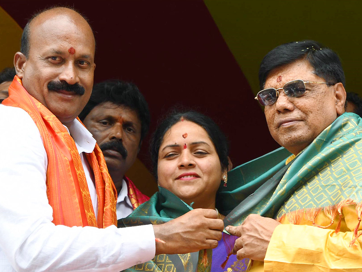 Political Leaders And Celebrities At Laldarwaza Bonalu 2023 Photos - Sakshi26