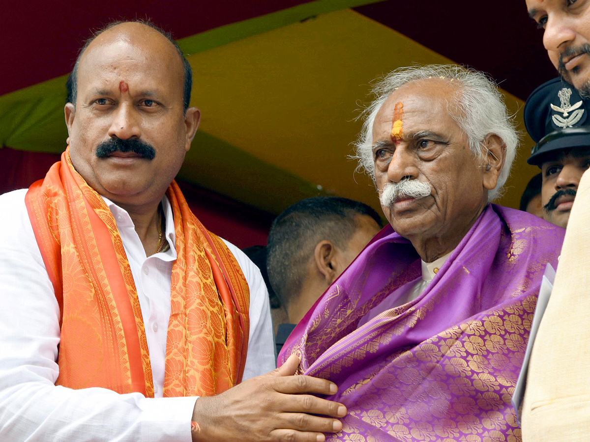 Political Leaders And Celebrities At Laldarwaza Bonalu 2023 Photos - Sakshi6