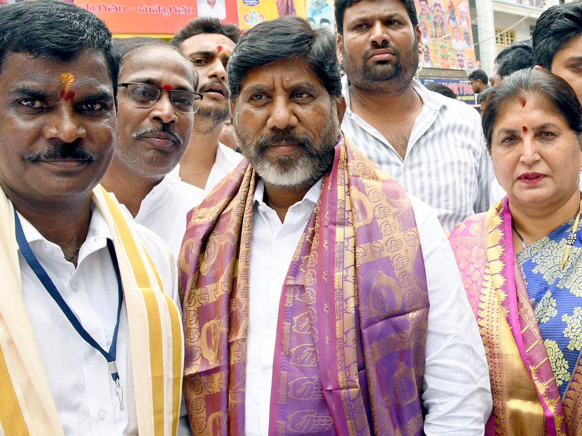 Political Leaders And Celebrities At Laldarwaza Bonalu 2023 Photos - Sakshi8